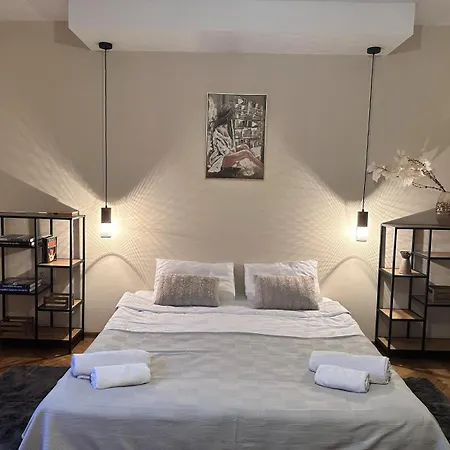 за гости никиа в центъра с изглед към врачанския балкан Nikia Cityscape & Mountain Escape *