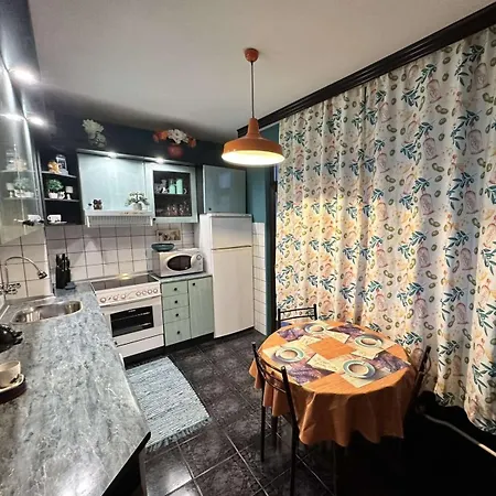 за гости никиа в центъра с изглед към врачанския балкан Nikia Cityscape & Mountain Escape Apartamento Vratsa