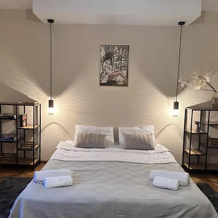 за гости никиа в центъра с изглед към врачанския балкан Nikia Cityscape & Mountain Escape *