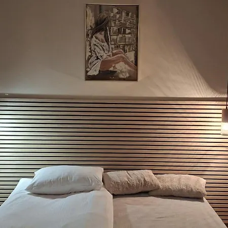 за гости никиа в центъра с изглед към врачанския балкан Nikia Cityscape & Mountain Escape * Vratsa